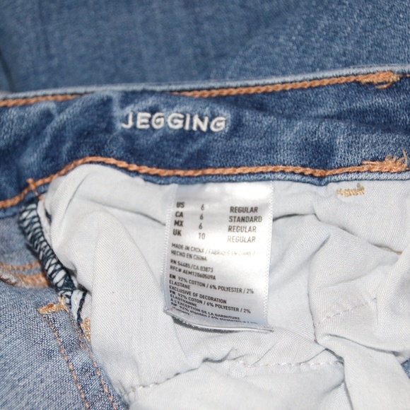 Distressed American Eagle Jeans - Picture 7 of 7